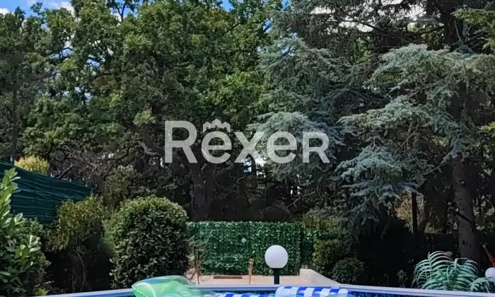 Rexer-Cassano-delle-Murge-villa-in-vendita-villaggio-incoronata-cassano-delle-murge-Piscina