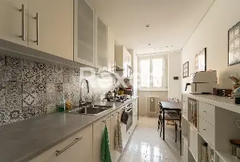 Rexer-Milano-Ultimo-piano-luminoso-con-balcone-e-box-la-tua-nuova-opportunit-in-citt-Altro