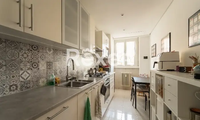 Rexer-Milano-Ultimo-piano-luminoso-con-balcone-e-box-Altro