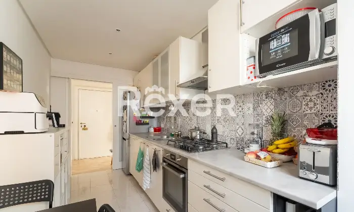 Rexer-Milano-Ultimo-piano-luminoso-con-balcone-e-box-Altro