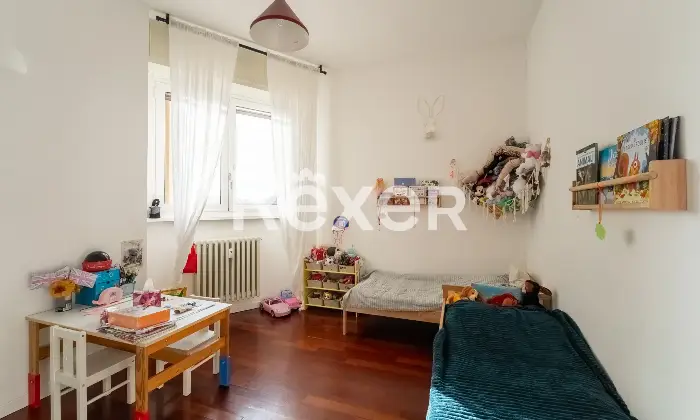 Rexer-Milano-Ultimo-piano-luminoso-con-balcone-e-box-Altro