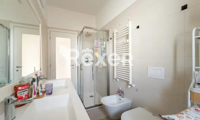 Rexer-Milano-Ultimo-piano-luminoso-con-balcone-e-box-Altro