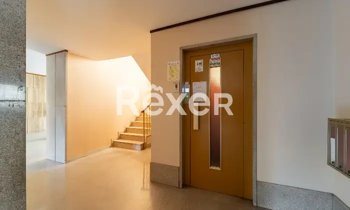 Rexer-Milano-Ultimo-piano-luminoso-con-balcone-e-box-Altro