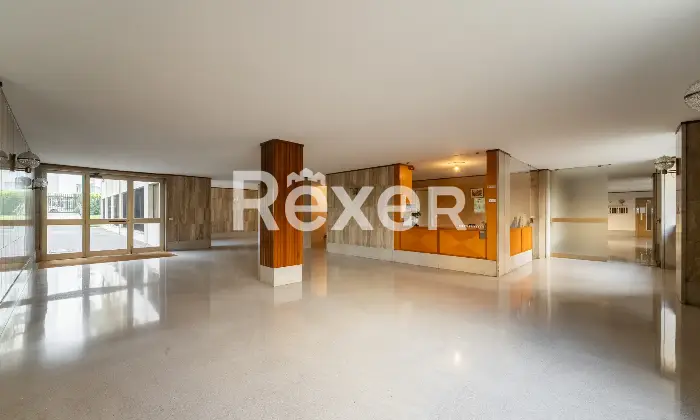 Rexer-Milano-Ultimo-piano-luminoso-con-balcone-e-box-la-tua-nuova-opportunit-in-citt-Altro