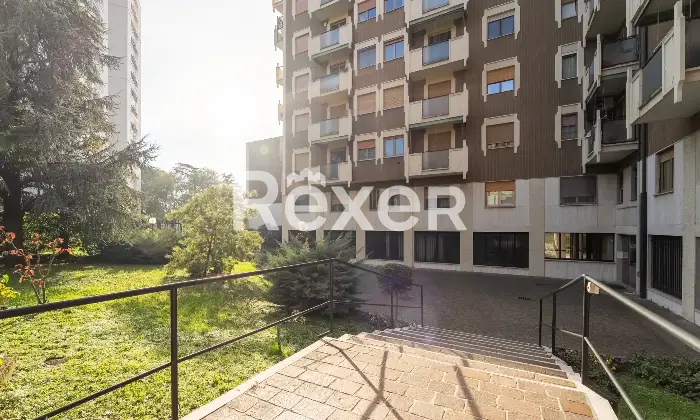 Rexer-Milano-Ultimo-piano-luminoso-con-balcone-e-box-la-tua-nuova-opportunit-in-citt-Altro