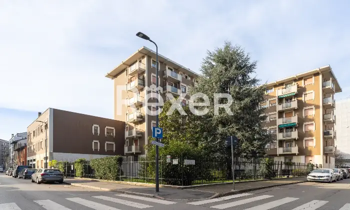 Rexer-Milano-Ultimo-piano-luminoso-con-balcone-e-box-la-tua-nuova-opportunit-in-citt-Altro