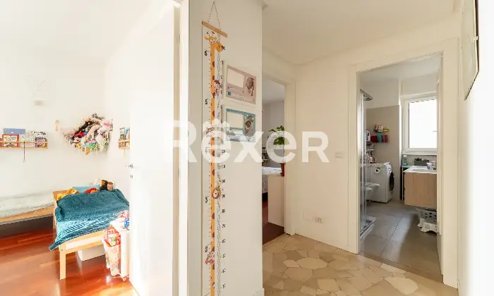 Rexer-Milano-Ultimo-piano-luminoso-con-balcone-e-box-la-tua-nuova-opportunit-in-citt-Altro