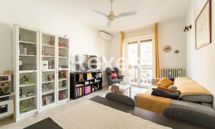 Rexer-Milano-Ultimo-piano-luminoso-con-balcone-e-box-Altro