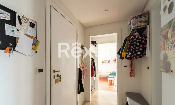 Rexer-Milano-Ultimo-piano-luminoso-con-balcone-e-box-la-tua-nuova-opportunit-in-citt-Altro