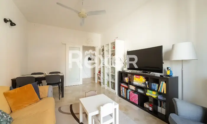 Rexer-Milano-Ultimo-piano-luminoso-con-balcone-e-box-Altro