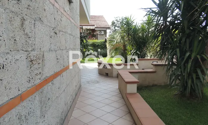 Rexer-Terni-Villetta-a-schiera-zona-residenziale-ottimo-stato-Giardino