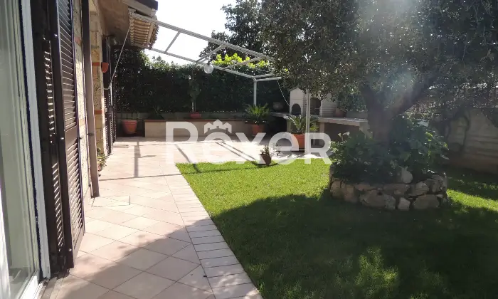 Rexer-Terni-Villetta-a-schiera-zona-residenziale-ottimo-stato-Giardino