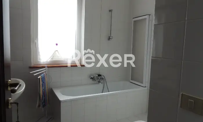Rexer-Terni-Villetta-a-schiera-zona-residenziale-ottimo-stato-Bagno