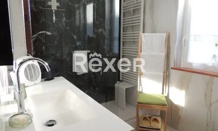 Rexer-Terni-Villetta-a-schiera-zona-residenziale-ottimo-stato-Bagno