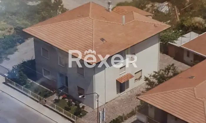 Rexer-Pieve-A-Nievole-Complesso-residenziale-con-due-unit-indipendenti-giardino-box-e-pertinenze-m-totali-Altro