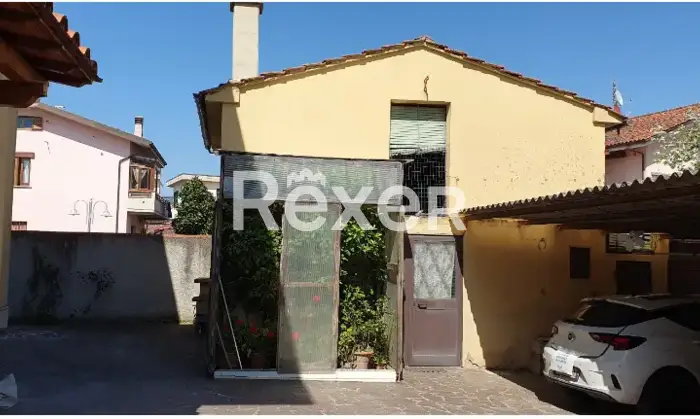 Rexer-Pieve-A-Nievole-Complesso-residenziale-con-due-unit-indipendenti-giardino-box-e-pertinenze-m-totali-Altro