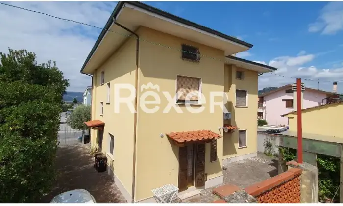 Rexer-Pieve-A-Nievole-Complesso-residenziale-con-due-unit-indipendenti-giardino-box-e-pertinenze-m-totali-Altro