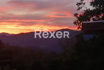 Rexer-Cantagallo-Elegante-appartamento-di-mq-in-casa-colonica-ristrutturata-con-giardino-di-mq-Altro