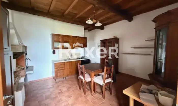 Rexer-Vinci-Casa-rustica-su-due-livelli-con-tetto-rifatto-e-progetto-approvato-Altro