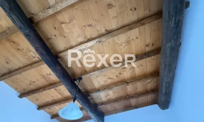 Rexer-Vinci-Casa-rustica-su-due-livelli-con-tetto-rifatto-e-progetto-approvato-Altro
