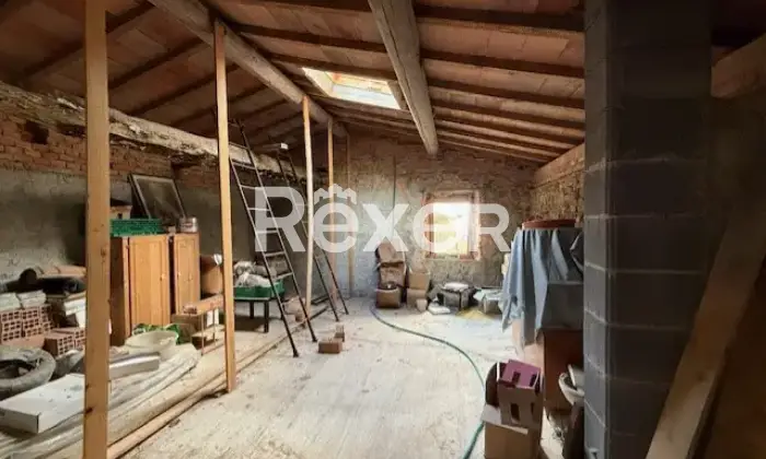 Rexer-Vinci-Casa-rustica-immersa-nel-bosco-su-due-livelli-Altro