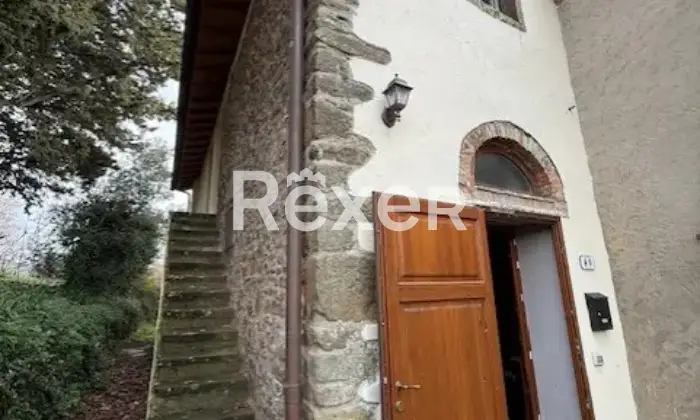 Rexer-Vinci-Casa-rustica-su-due-livelli-con-tetto-rifatto-e-progetto-approvato-Altro