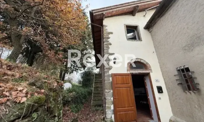 Rexer-Vinci-Casa-rustica-immersa-nel-bosco-su-due-livelli-Altro