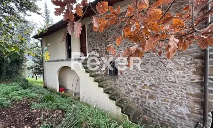 Rexer-Vinci-Casa-rustica-su-due-livelli-con-tetto-rifatto-e-progetto-approvato-Altro