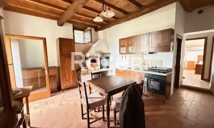 Rexer-Vinci-Casa-rustica-su-due-livelli-con-tetto-rifatto-e-progetto-approvato-Altro