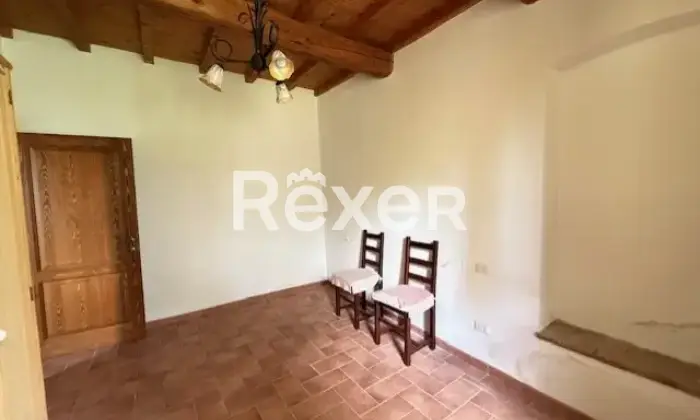 Rexer-Vinci-Casa-rustica-su-due-livelli-con-tetto-rifatto-e-progetto-approvato-Altro