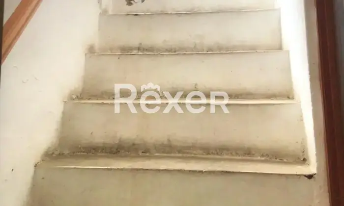 Rexer-Roccanova-Casa-indipendente-su-tre-livelli-con-balcone-e-sottotetto-m-da-ristrutturare-Altro