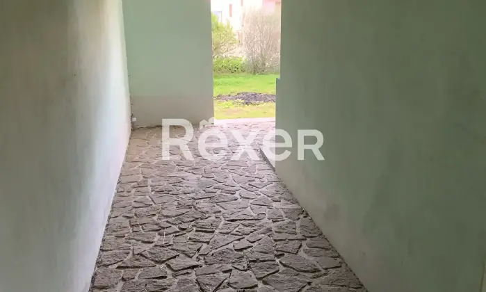 Rexer-Badesi-Villa-indipendente-al-centro-di-Badesi-Cortile