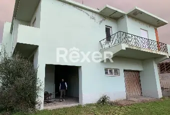 Rexer-Badesi-Villa-indipendente-al-centro-di-Badesi-Facciata