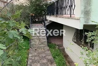 Rexer-Badesi-Villa-indipendente-al-centro-di-Badesi-Ingresso