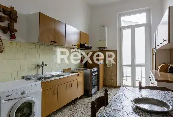 Rexer-Firenze-Puccini-pressi-in-strada-tranquilla-ampio-quadrivani-con-balcone-Altro