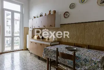 Rexer-Firenze-Puccini-pressi-in-strada-tranquilla-ampio-quadrivani-con-balcone-Altro