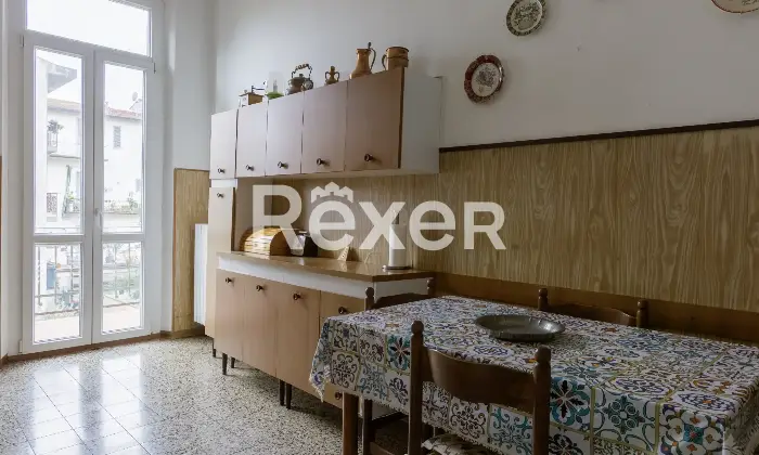 Rexer-Firenze-Puccini-pressi-in-strada-tranquilla-ampio-quadrivani-con-balcone-Altro