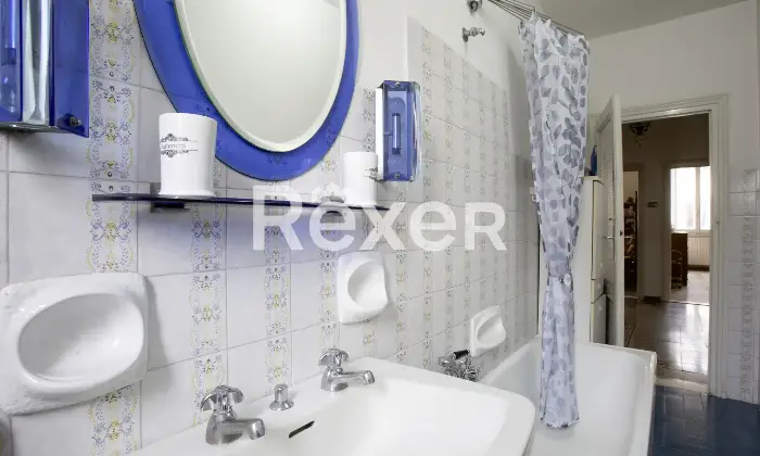 Rexer-Firenze-Puccini-pressi-in-strada-tranquilla-ampio-quadrivani-con-balcone-Altro