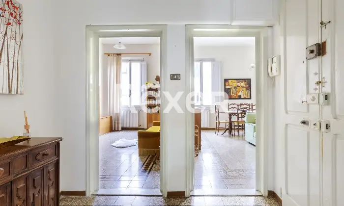 Rexer-Firenze-Puccini-pressi-in-strada-tranquilla-ampio-quadrivani-con-balcone-Altro