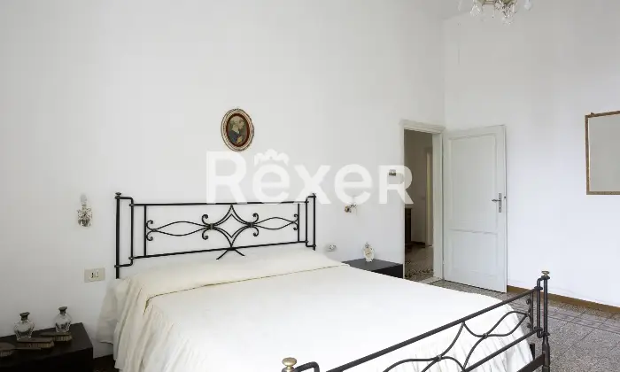 Rexer-Firenze-Puccini-pressi-in-strada-tranquilla-ampio-quadrivani-con-balcone-Altro