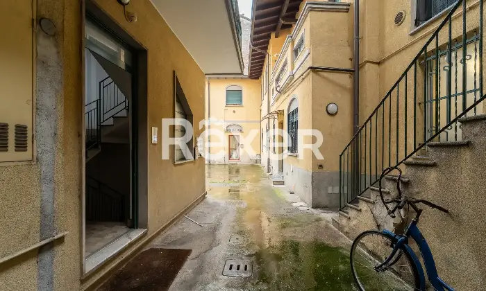 Rexer-San-Vittore-Olona-Palazzo-composto-da-Appartamenti-un-locale-commerciale-e-cantine-Altro