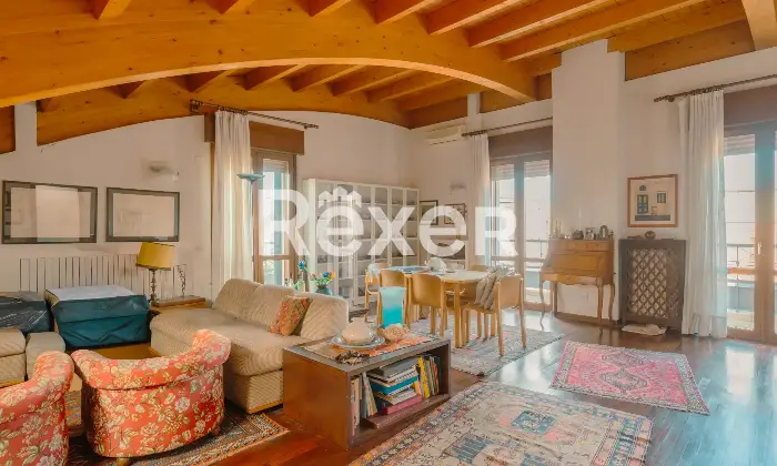 Rexer-Padova-Luminoso-ultimo-piano-su-due-livelli-Altro