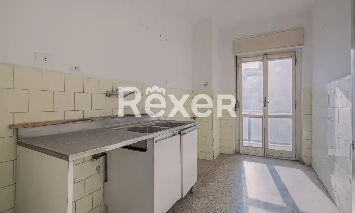 Rexer-Roma-Luminoso-quinto-piano-con-cantina-di-pertinenza-Altro