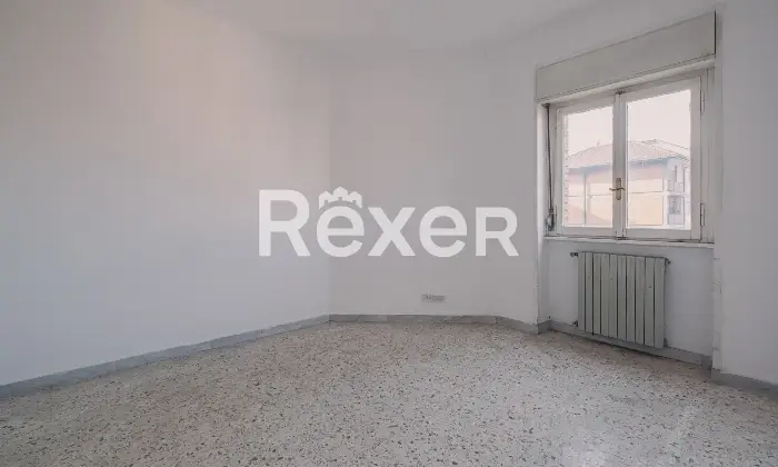 Rexer-Roma-Luminoso-quinto-piano-con-cantina-di-pertinenza-Altro