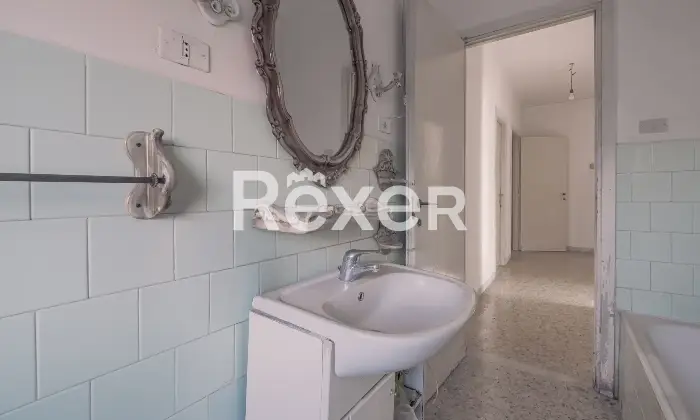 Rexer-Roma-Luminoso-quinto-piano-con-cantina-di-pertinenza-Altro