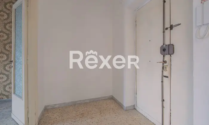 Rexer-Roma-Luminoso-quinto-piano-con-cantina-di-pertinenza-Altro