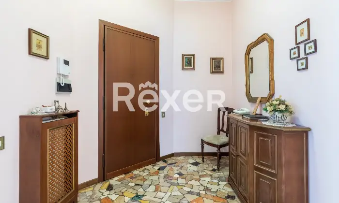 Rexer-Lainate-Tre-Locali-Altro