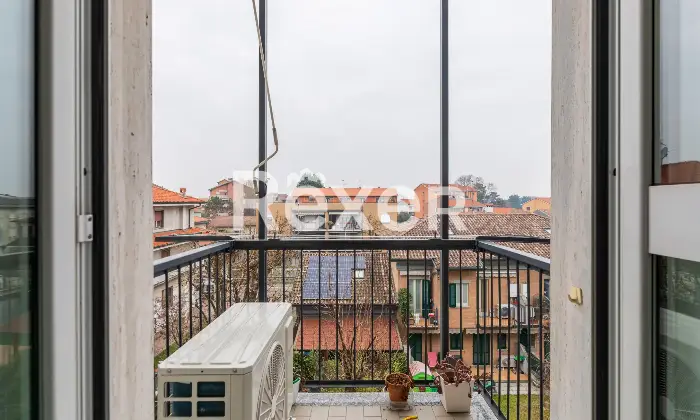 Rexer-Lainate-Tre-Locali-Altro