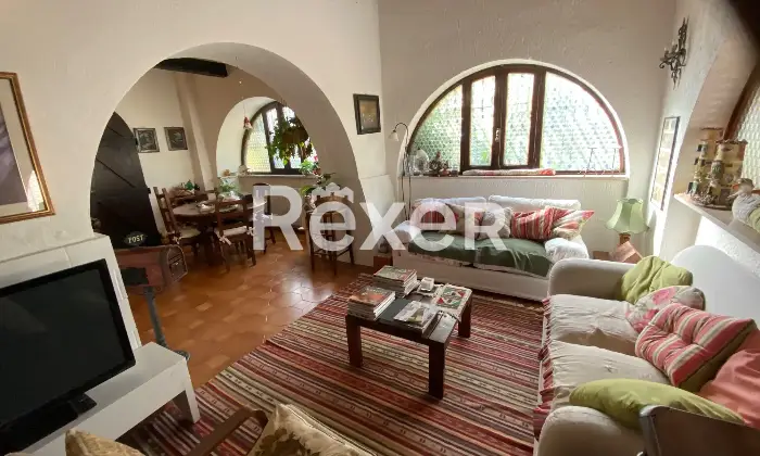 Rexer-Sabaudia-Agriturismo-con-piscina-e-bellissimo-giardino-Salone