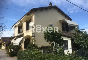 Rexer-Sabaudia-Agriturismo-con-piscina-e-bellissimo-giardino-Terrazzo